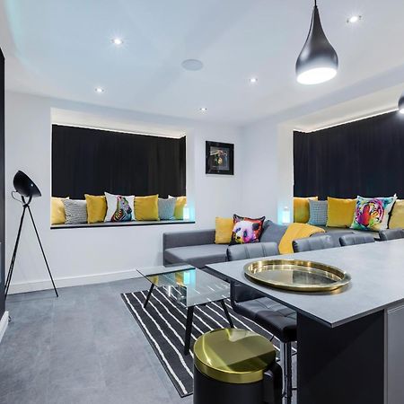 Two Bed Modern Apartment 5Min Walk To Town Centre With Free Parking ! Under New Management Blackpool Exterior photo