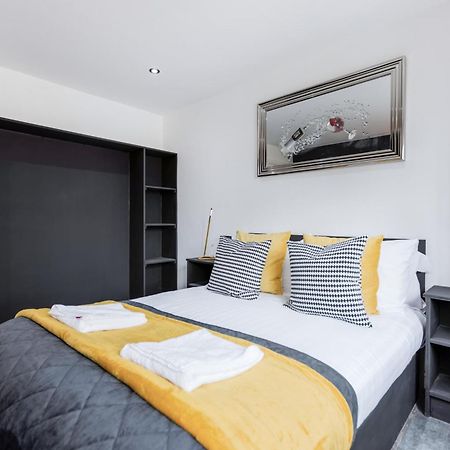 Two Bed Modern Apartment 5Min Walk To Town Centre With Free Parking ! Under New Management Blackpool Exterior photo