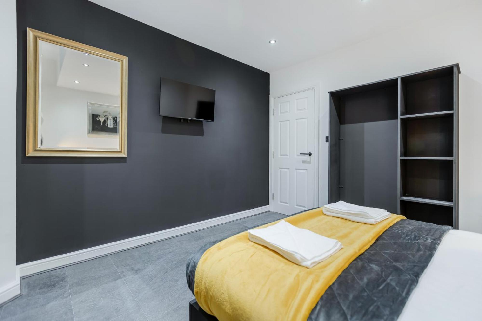Two Bed Modern Apartment 5Min Walk To Town Centre With Free Parking ! Under New Management Blackpool Exterior photo