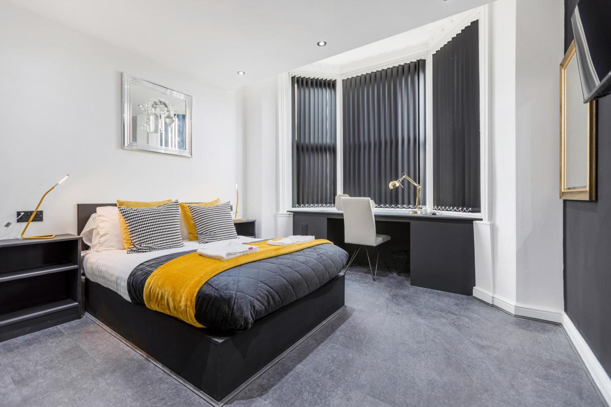 Two Bed Modern Apartment 5Min Walk To Town Centre With Free Parking ! Under New Management Blackpool Exterior photo