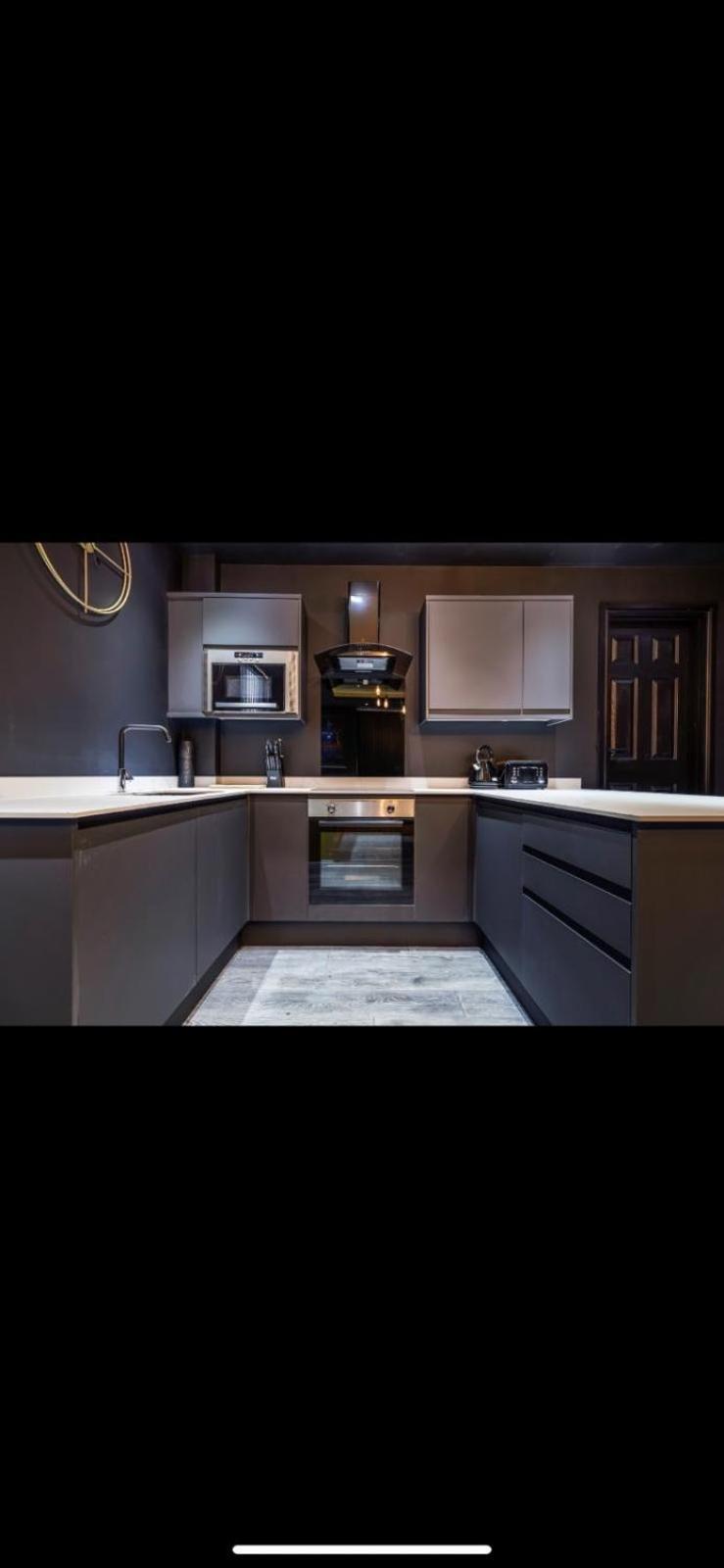 Two Bed Modern Apartment 5Min Walk To Town Centre With Free Parking ! Under New Management Blackpool Exterior photo